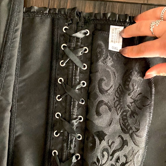 SHEIN Corset, black with ribbon ties and metal front hooks size 0X - Picture 4 of 4